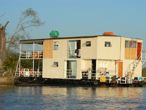 bots_nam_houseboat