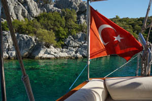 coastline_boat_turkish_flag