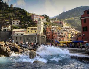 vernazza_by_sea