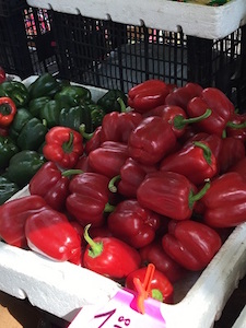 red_green_peppers_market