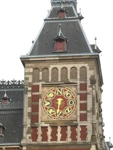 AMS_clock_face_indicating_wind_dirns_closeup