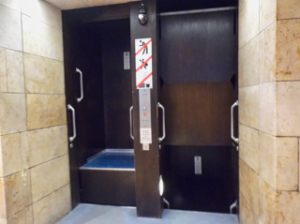 4_Christmas_Market-elevator-1